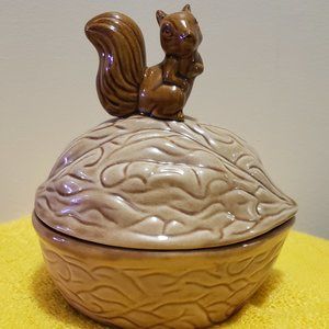 Squirrel Nutholder With Lid